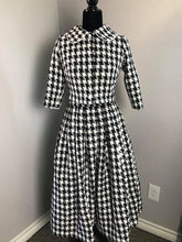 Load image into Gallery viewer, Lisa Collar suit in Tweed plaid patterns - Shop women style vintage, Audrey Hepburn jackets online -Christine
