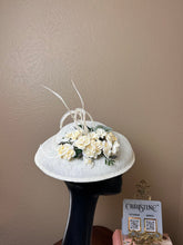 Load image into Gallery viewer, Queen hat in ivory roses
