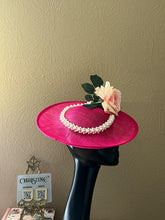 Load image into Gallery viewer, Fushia Pink hat white flower pearls
