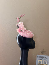 Load image into Gallery viewer, Pink pearls hat
