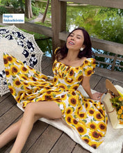 Load image into Gallery viewer, Suri Dress in Sunflowers Print cotton size S - Shop women style vintage, Audrey Hepburn jackets online -Christine
