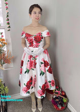 Load image into Gallery viewer, Diana Dress in Roses Taffeta size S - Shop women style vintage, Audrey Hepburn jackets online -Christine
