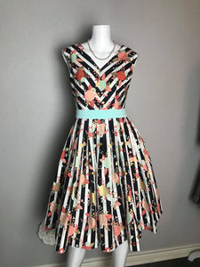 Cici dress in plaid bloom flowers - Shop women style vintage, Audrey Hepburn jackets online -Christine
