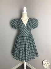 Load image into Gallery viewer, Angela Dress in Green tartan linen size S - Shop women style vintage, Audrey Hepburn jackets online -Christine
