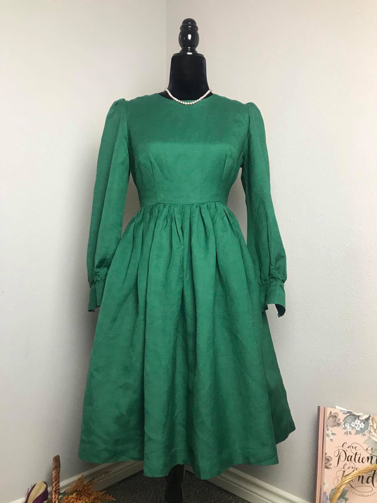Loren Dress in Green Linen - Shop women style vintage, Audrey Hepburn jackets online -Christine