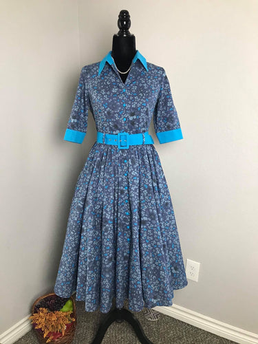 Catherine dress in bloom flowers cotton blue size M - Shop women style vintage, Audrey Hepburn jackets online -Christine