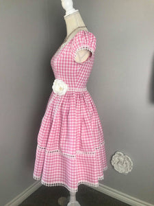 Elisa Dress in Gingham pink linen - Shop women style vintage, Audrey Hepburn jackets online -Christine