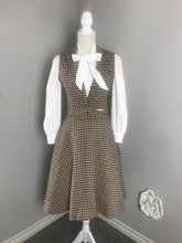 Load image into Gallery viewer, Lolita waistcoat suit in Tweed size XS/S - Shop women style vintage, Audrey Hepburn jackets online -Christine
