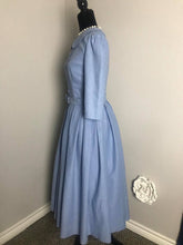 Load image into Gallery viewer, Kennedy Dress in Linen - Shop women style vintage, Audrey Hepburn jackets online -Christine
