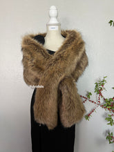 Load image into Gallery viewer, Capes in fur brown
