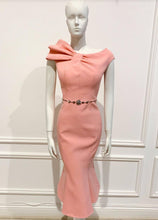 Load image into Gallery viewer, Sofia dress in darker Pink - Shop women style vintage, Audrey Hepburn jackets online -Christine
