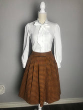 Load image into Gallery viewer, Lisa skirt Tweet Fall and white blouse in cotton
