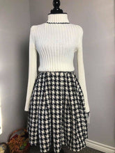 Load image into Gallery viewer, Lisa skirt in Tweet patterns size S - Shop women style vintage, Audrey Hepburn jackets online -Christine
