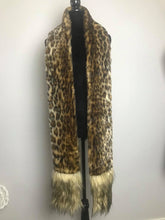 Load image into Gallery viewer, Scarf in Leopard
