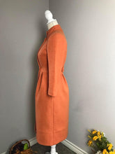 Load image into Gallery viewer, Audrey coat in Tweed patterns Orange  free matching pink dress size S - Shop women style vintage, Audrey Hepburn jackets online -Christine
