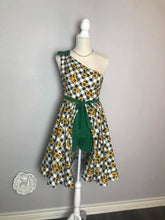 Load image into Gallery viewer, Gigi Dress in Gingham Sunflowers Print cotton - Shop women style vintage, Audrey Hepburn jackets online -Christine
