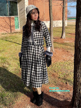 Load image into Gallery viewer, Lisa Collar suit in Tweed plaid patterns size S - Shop women style vintage, Audrey Hepburn jackets online -Christine
